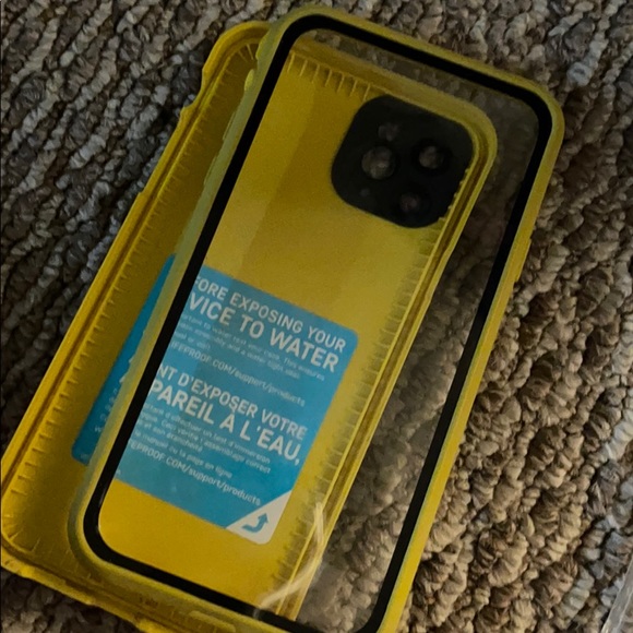 iPhone 11 Pro Max lifeproof case - Picture 2 of 2
